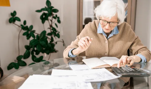 Aposentado pode continuar trabalhando registrado em empresa?